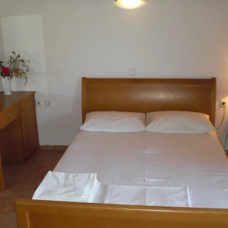 Elena's Family * Leonídion