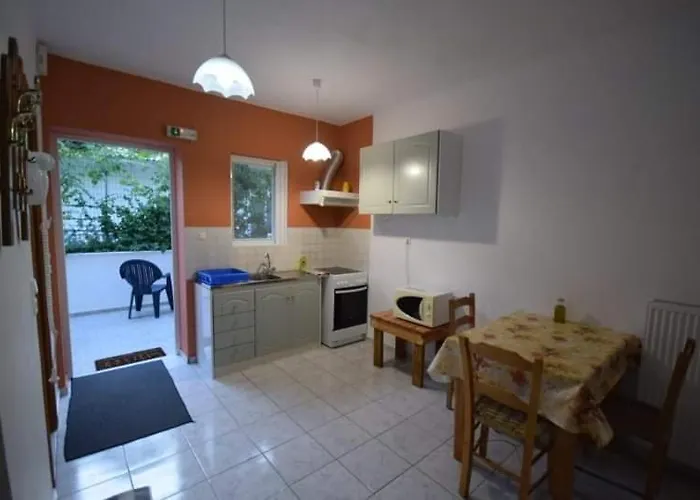 Elena's Family Leonídion