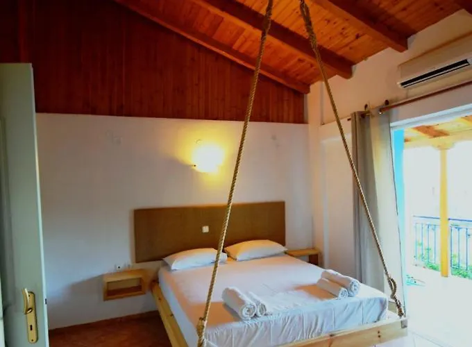 Elena's Family Leonídion